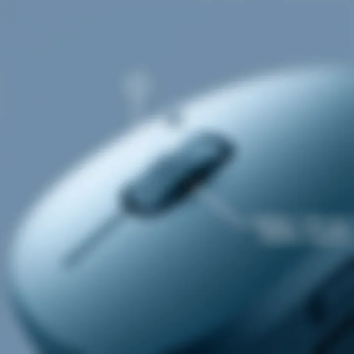 Functionality Features of Dell Wireless Mouse MS3320W Close-up view of the functionality buttons on the Dell Wireless Mouse MS3320W